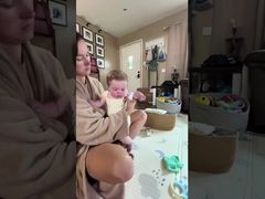 【A】শিশুদের জন্য নাস়াল স্পের করার জন্য দুর্বেহে বাবার করা জন্য Cleanote সালাইন নাস়াল স্প্রের বাবহার করা সহজ এবং তাতে এটি একটি 360° অনুসারে বিশ়াস়িত নোজ়ল দিয়ে ততুরে আসে।